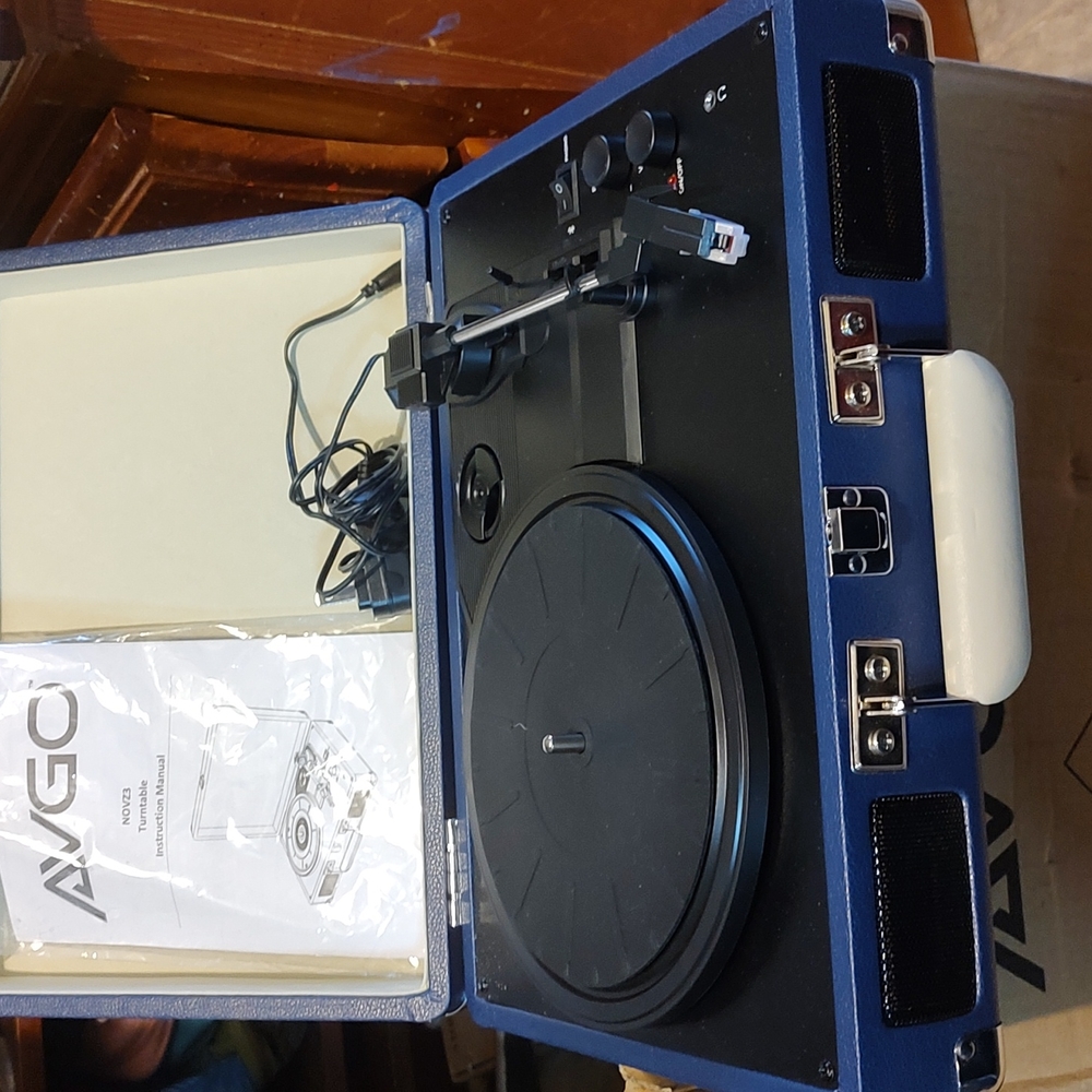AVGO Portable Turntable